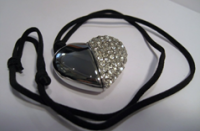 USB Сердце с кожанным шнурком 2G