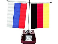 Настольный прибор «Содружество»: часы, термометр, гигрометр и подставка под два флага 19х12 см (в комплекте — российский флаг, другие флаги могут быть изготовлены по желанию клиента)