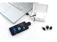 Автономное зарядное устройство в форме чемодана с набором переходников для iPhone и других мобильных устройств с разъемом микро и мини-USB